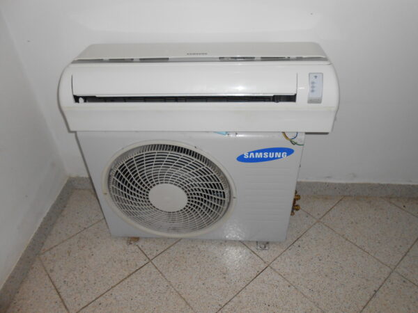 Vendo condizionatore Samsung Esterna AQ12UGDX con monosplit AQ12UGDN 12000 BTU