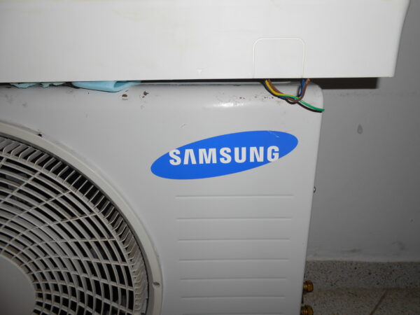 Vendo condizionatore Samsung Esterna AQ12UGDX con monosplit AQ12UGDN 12000 BTU