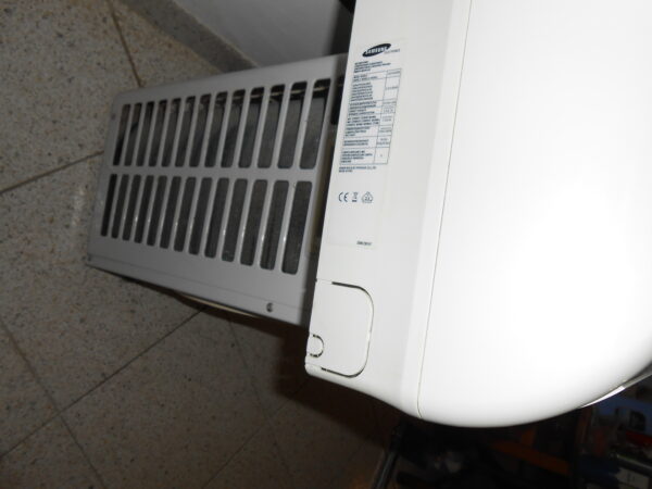 Vendo condizionatore Samsung Esterna AQ12UGDX con monosplit AQ12UGDN 12000 BTU