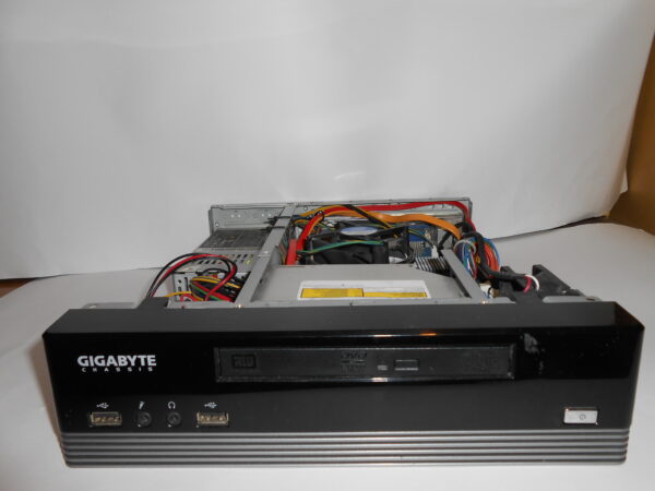 Vendo Desktop Gigabyte Chassis