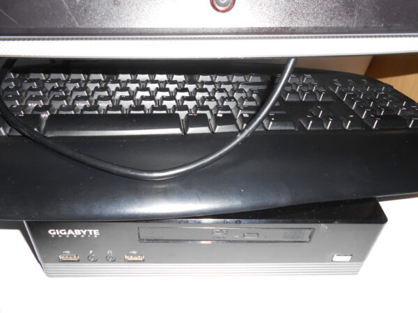 Vendo Desktop Gigabyte Chassis